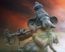 zenélő Ganesha szobor