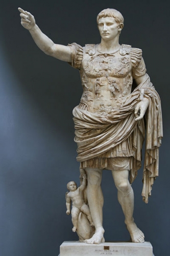 Augustus császár szobra