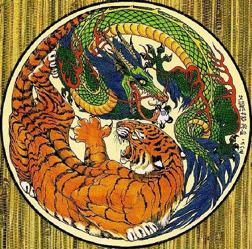 jin és jang ábrázolása, egy tigris és egy sárkány harca