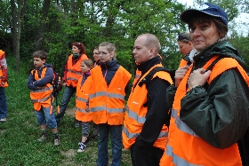 Polgári Természetőr Szolgálat (május) Az ökológiai akcióra készülődő önkéntesek várnak eligazításra.