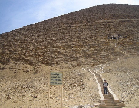 piramisra vezető út