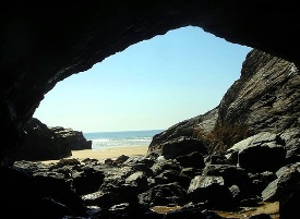 kilátás a barlangból a tengerre