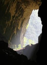barlangba bevilágító fény