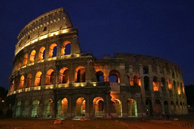 A római Colosseum este