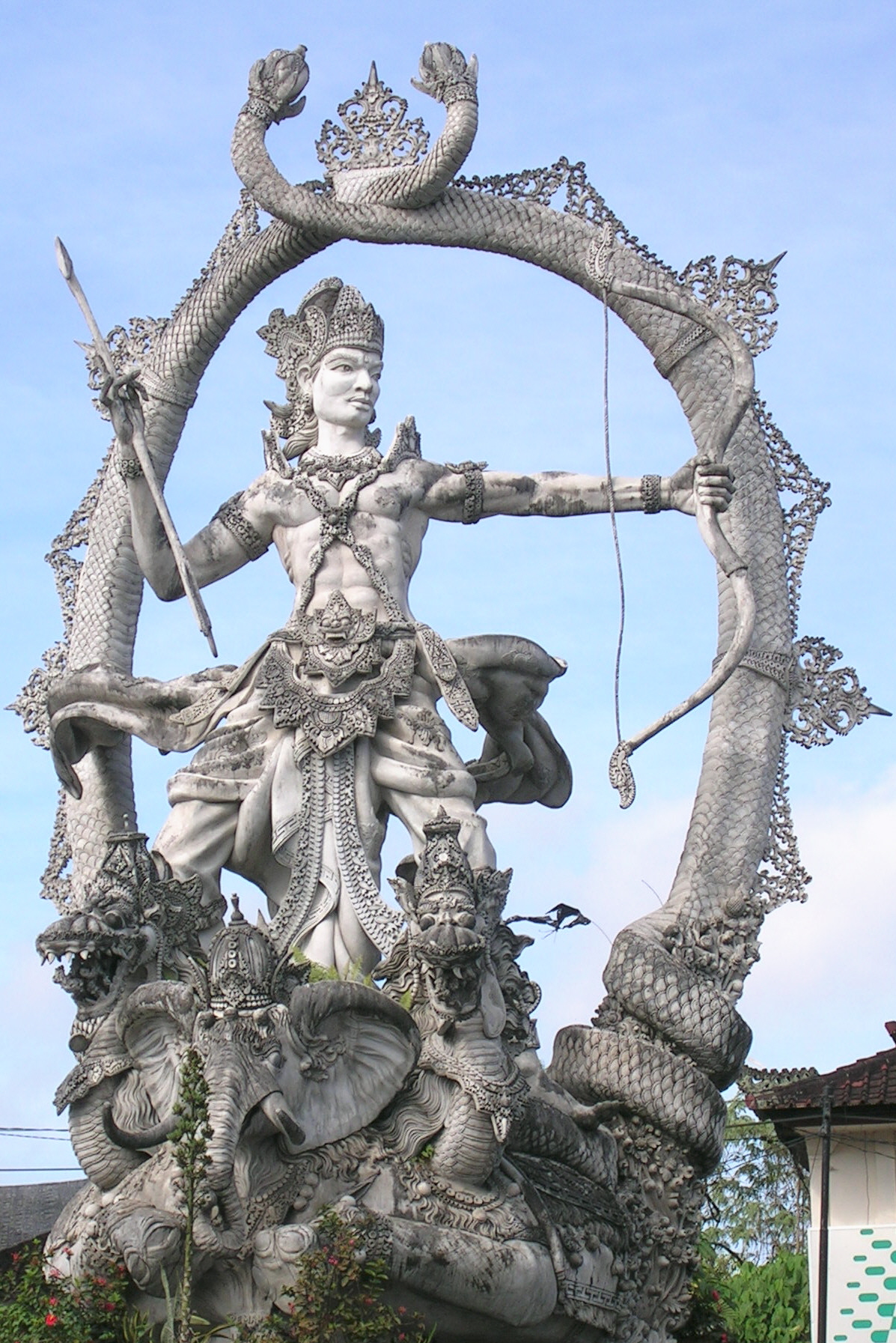 Arjuna_statue.jpg